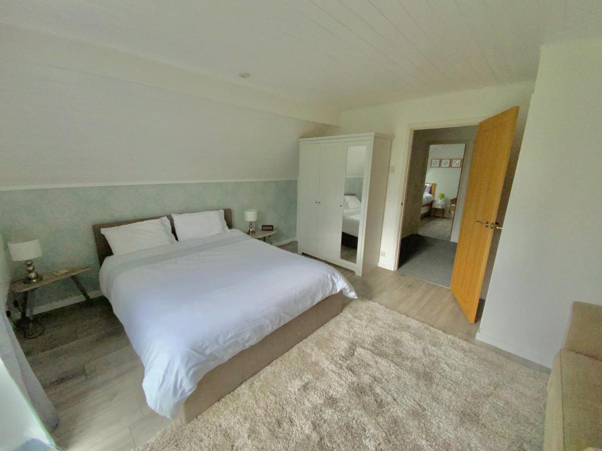 'That One' Our Cotswold Lakeside Lodge Cirencester Buitenkant foto