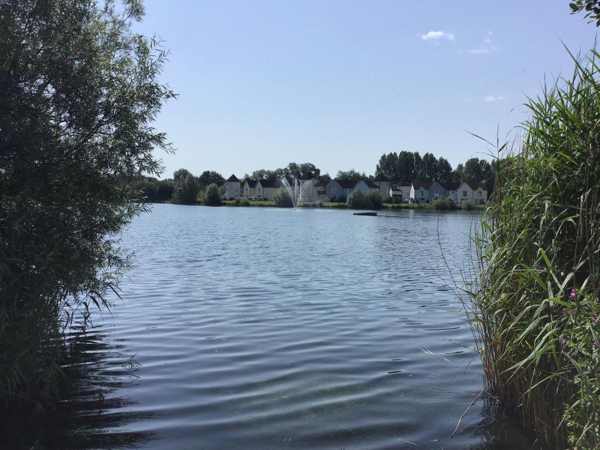 'That One' Our Cotswold Lakeside Lodge Cirencester Buitenkant foto