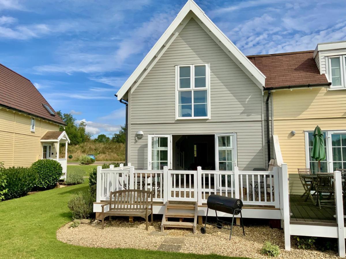 'That One' Our Cotswold Lakeside Lodge Cirencester Buitenkant foto
