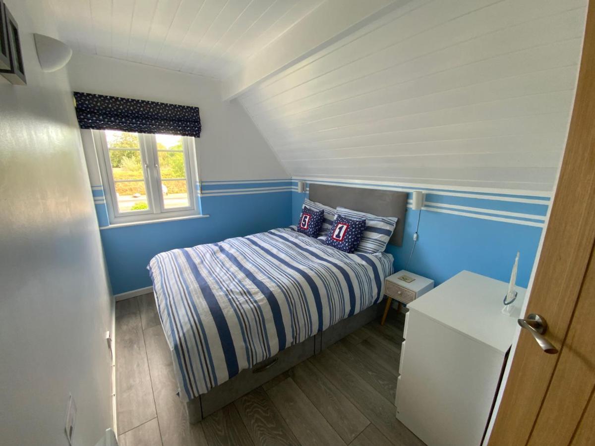 'That One' Our Cotswold Lakeside Lodge Cirencester Buitenkant foto