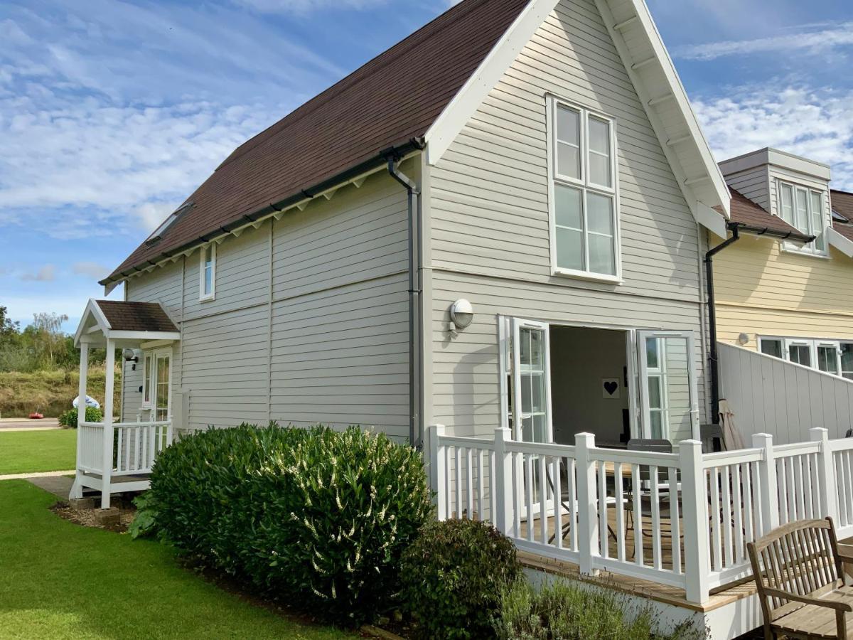 'That One' Our Cotswold Lakeside Lodge Cirencester Buitenkant foto