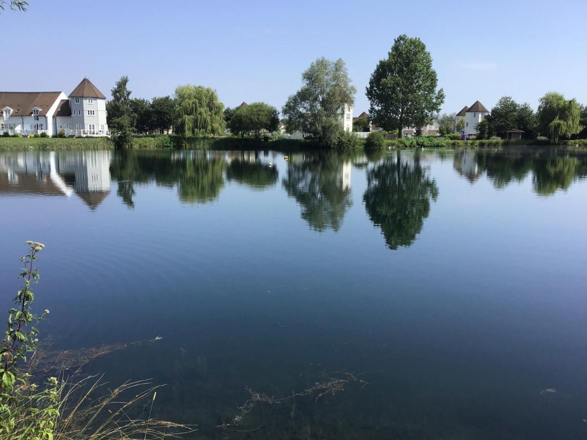 'That One' Our Cotswold Lakeside Lodge Cirencester Buitenkant foto